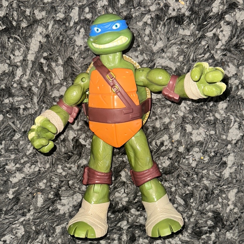 TMNT Teenage Mutant Ninja Turtles Leonardo 10.5” Action Figure